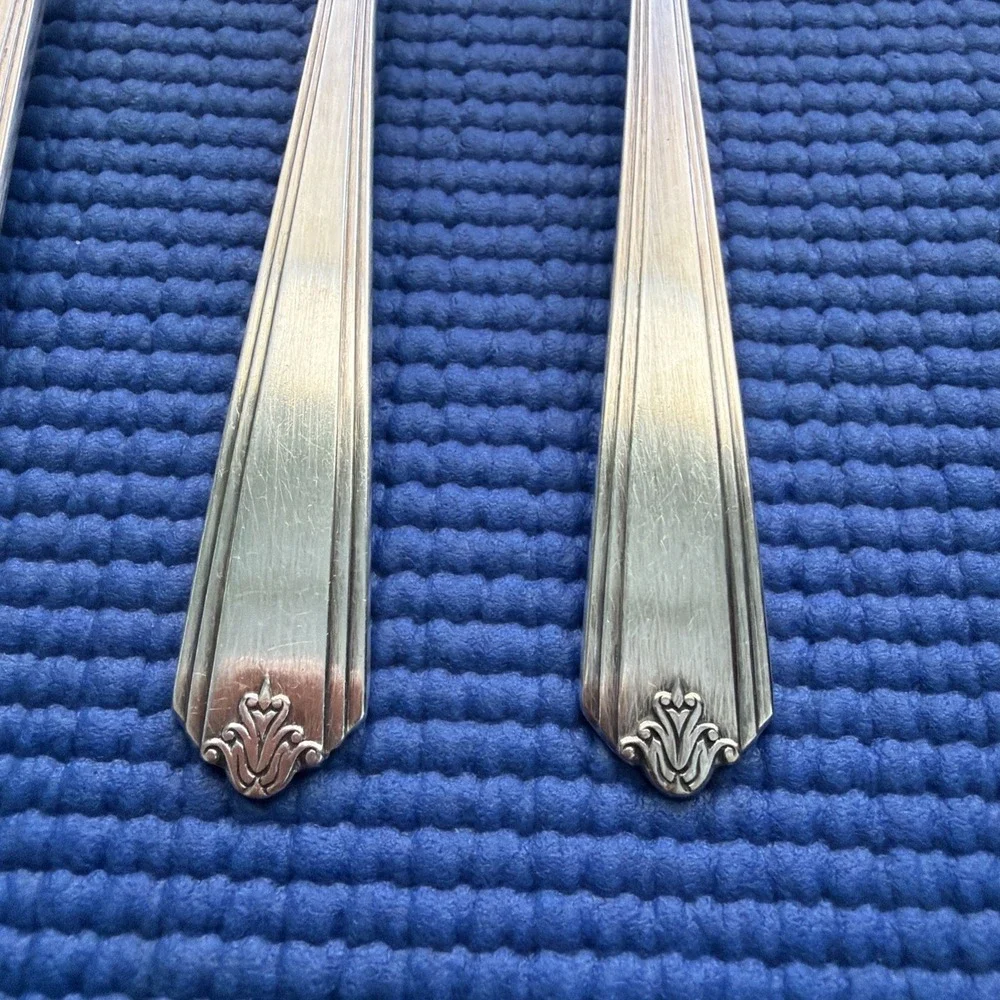 1881 Rogers Stainless flatware 6 Dinner FORKS, 7